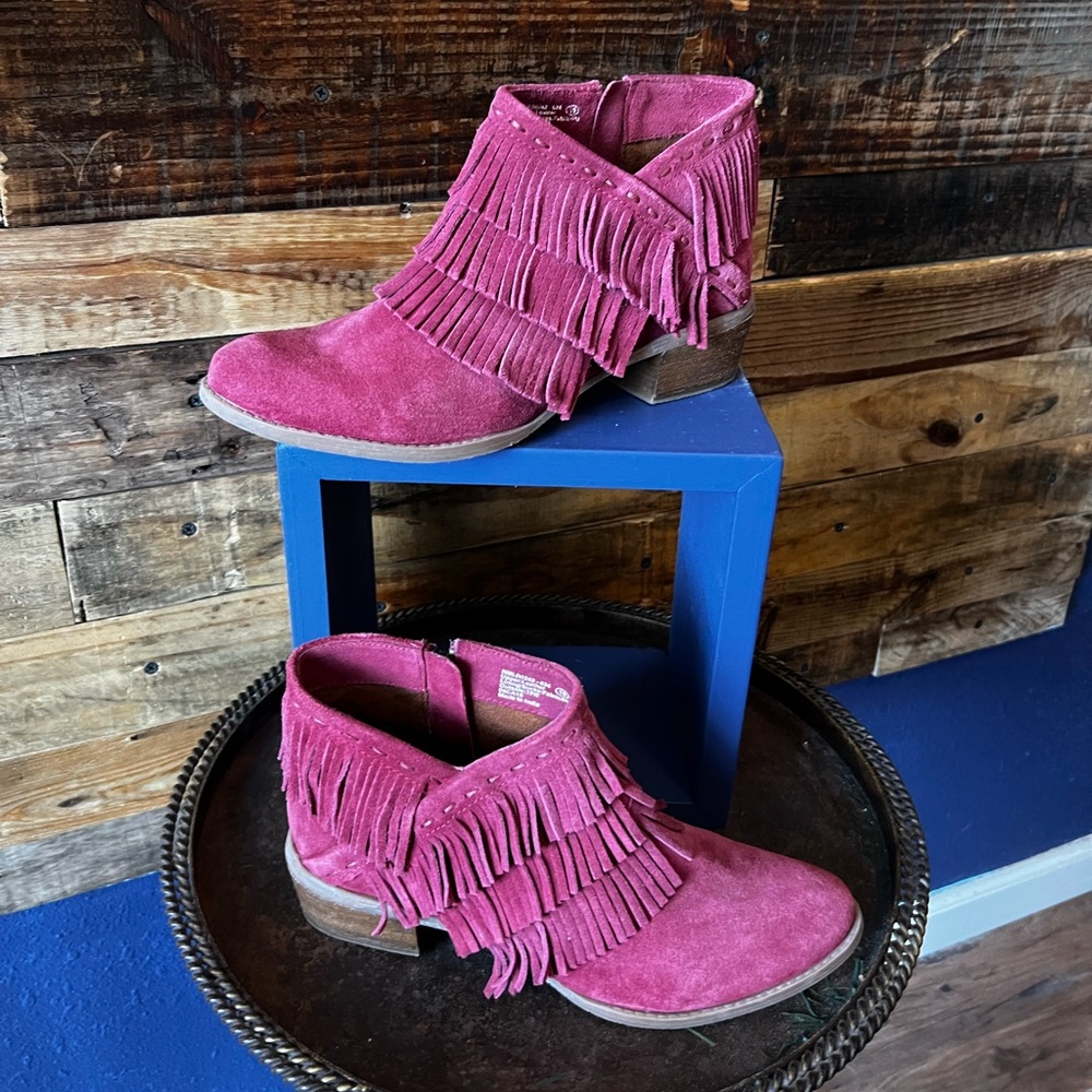 Mauve Fringe Suede Boutique Boots, size 10